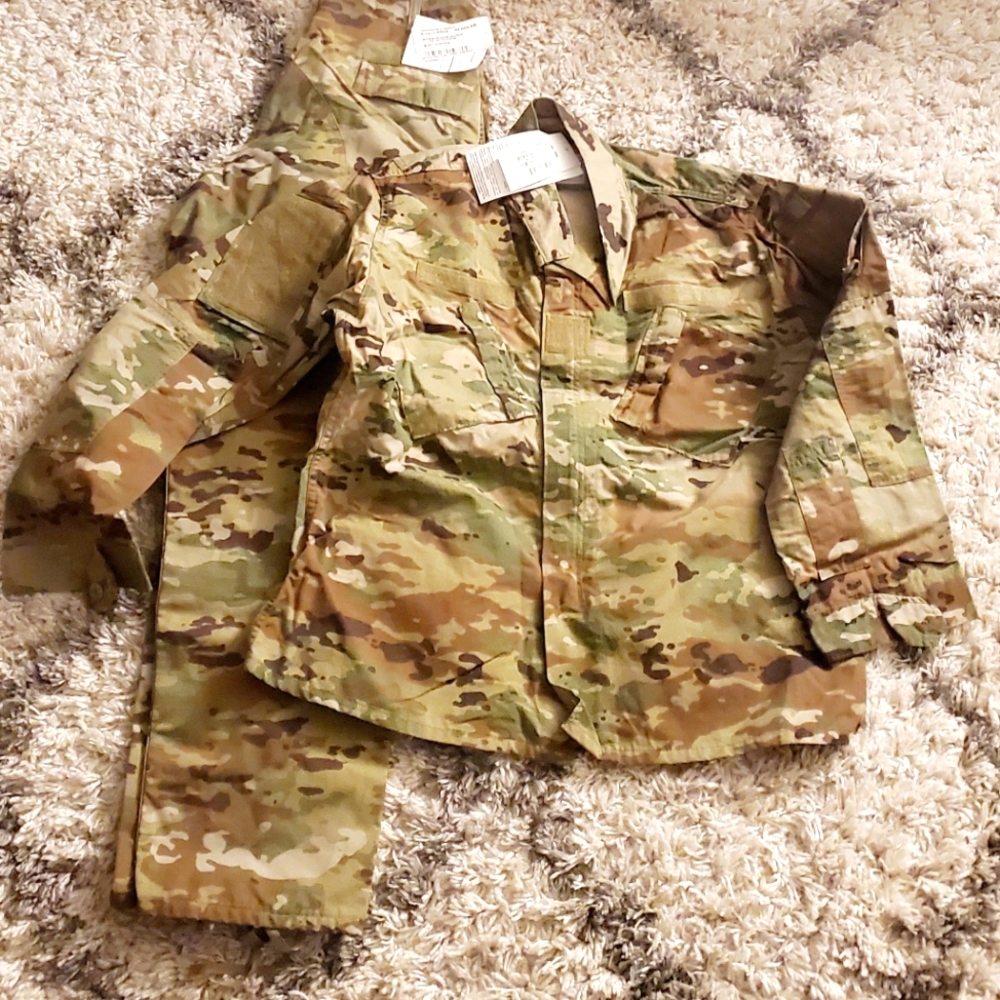 US Army ACU Mutlicam Camo NWT Jacket And Trousers Large Regular